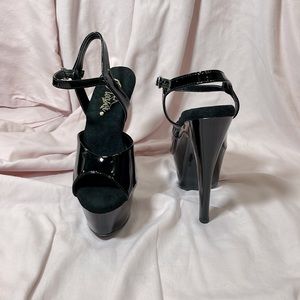 NWT Pleaser black 6” pumps style KISS209